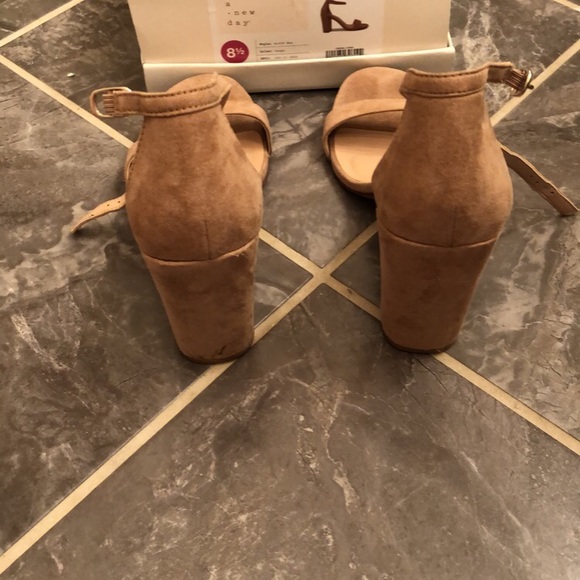 Shoes - Picture 2 of 4